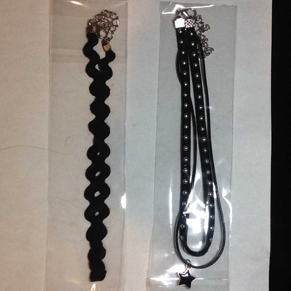 Black wavy choker and star double layer choker
